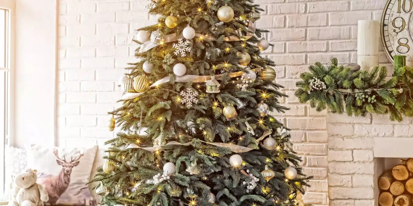 How to incorporate ribbon into a Christmas tree? 7 Tips